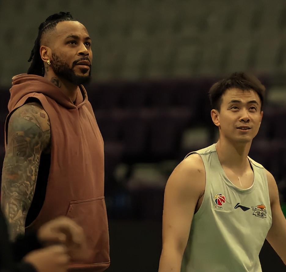 百度体育官网-饼王大号两双功不可没!队长狂轰16+7+8+3力挽狂澜,恭喜辽篮两连胜